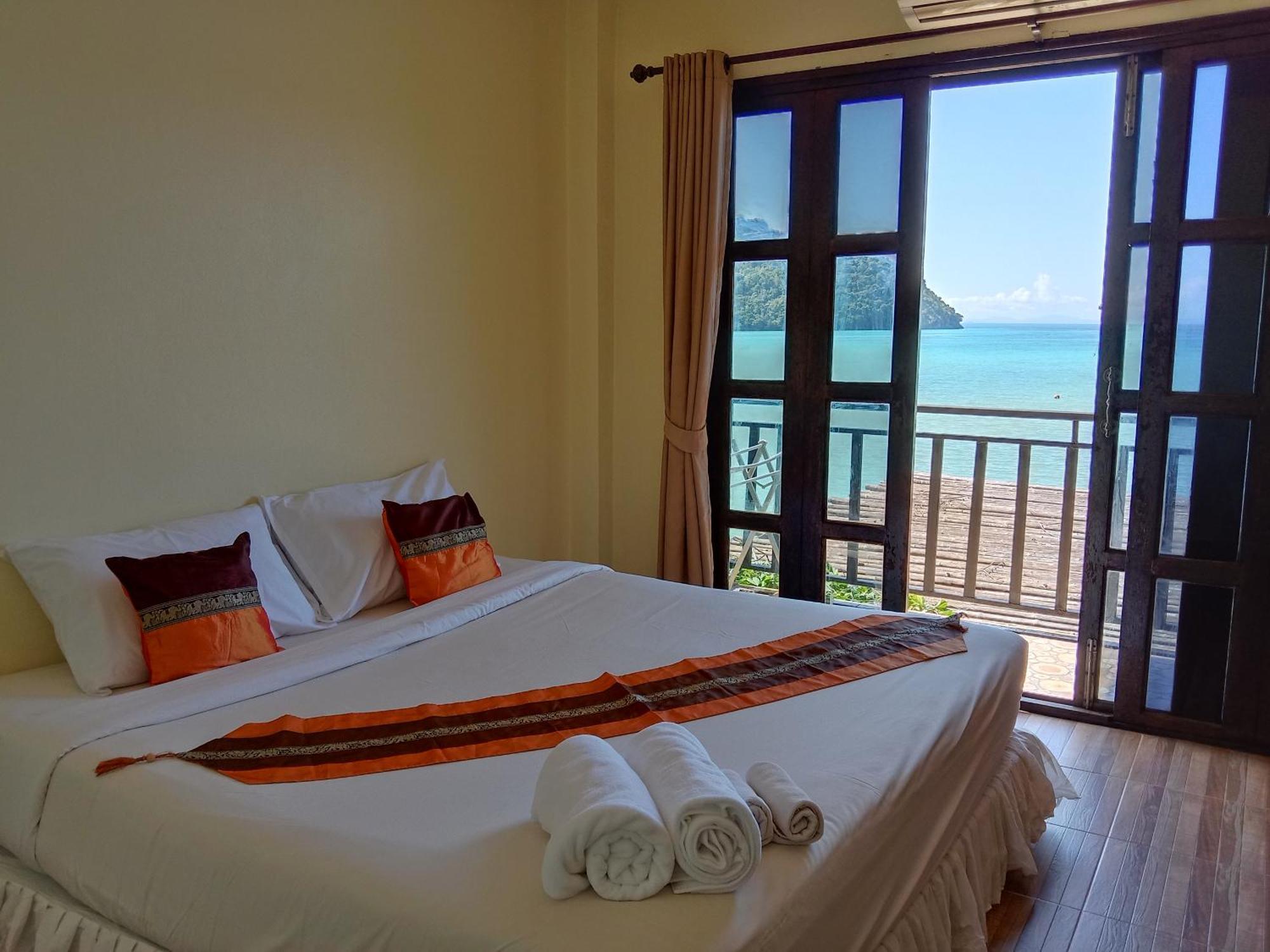 Phi Phi Green House & Sunsky Hostel Номер фото
